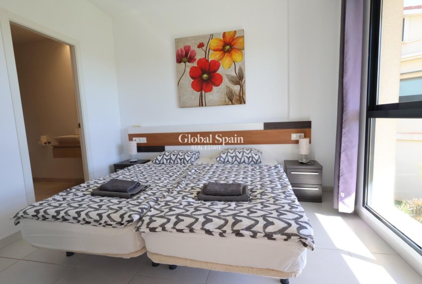 Wederverkoop - APPARTEMENT -
ORIHUELA COSTA - Costa Blanca