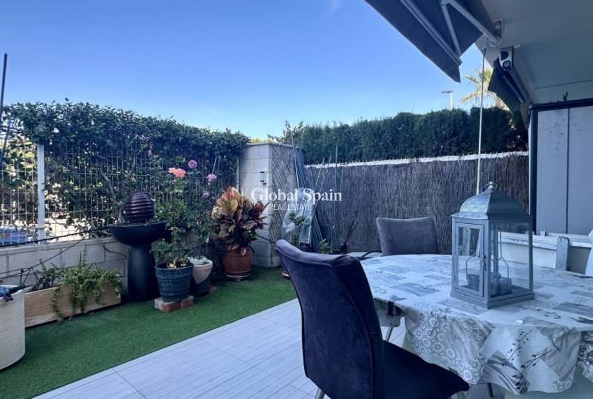 Wederverkoop - APPARTEMENT -
ORIHUELA COSTA - Costa Blanca