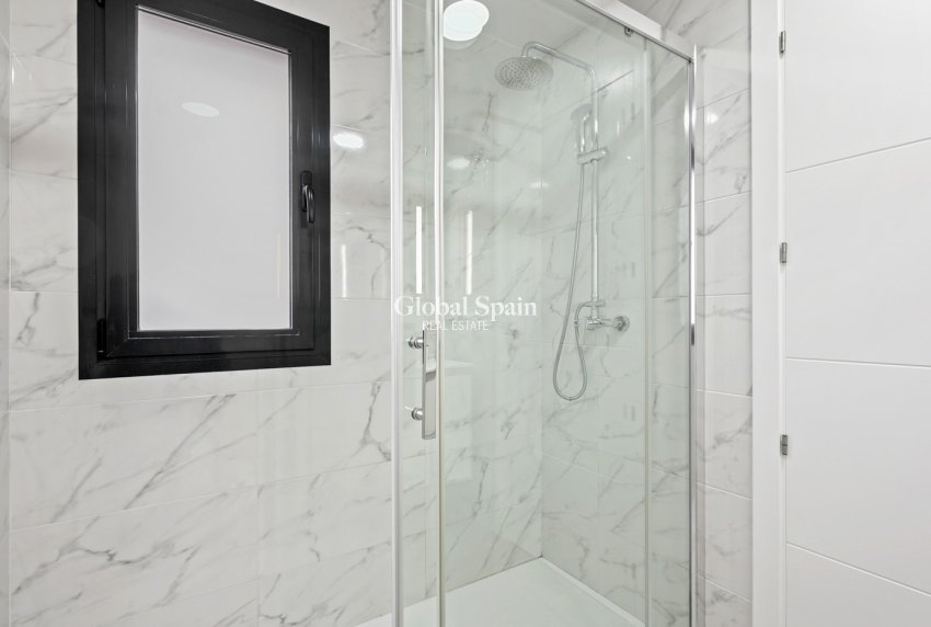 Wederverkoop - APPARTEMENT -
ORIHUELA COSTA - Costa Blanca