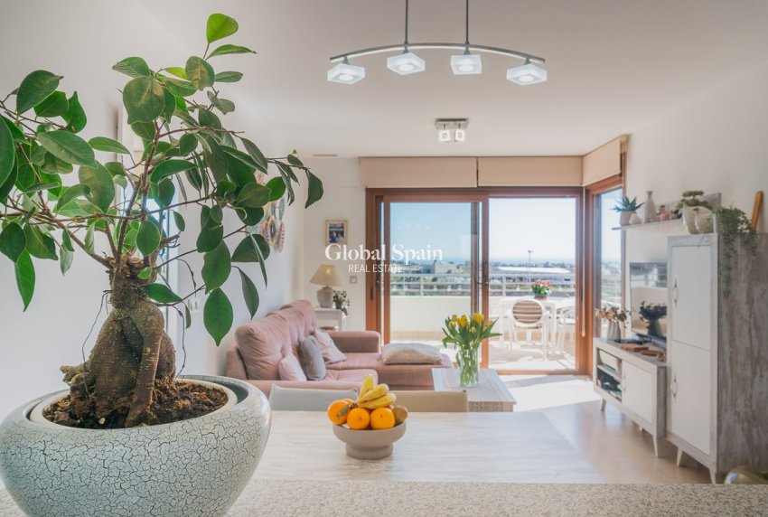 Wederverkoop - APPARTEMENT -
ORIHUELA COSTA - Costa Blanca