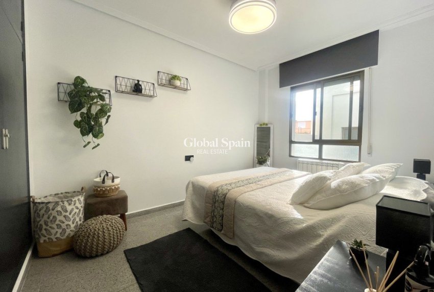 Wederverkoop - APPARTEMENT -
ORIHUELA COSTA - Costa Blanca