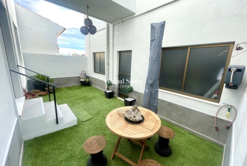 Wederverkoop - APPARTEMENT -
ORIHUELA COSTA - Costa Blanca