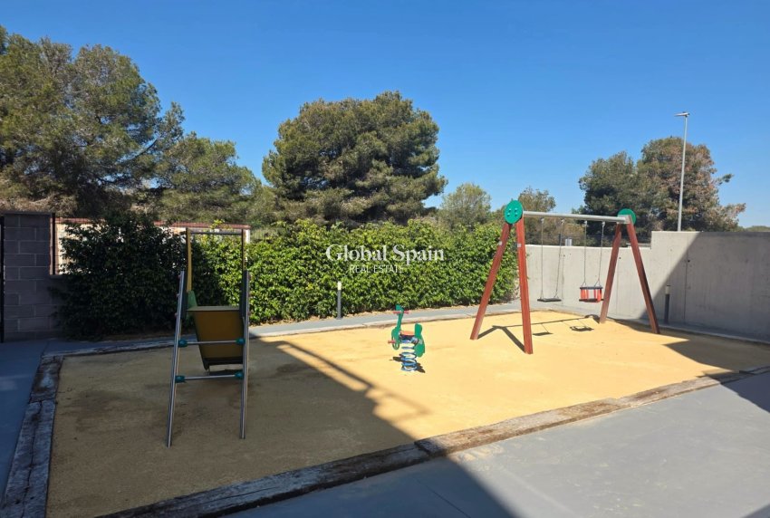 Wederverkoop - APPARTEMENT -
ORIHUELA COSTA - Costa Blanca