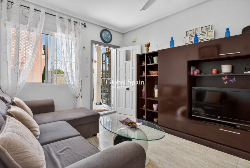 Wederverkoop - APPARTEMENT -
ORIHUELA COSTA - Costa Blanca