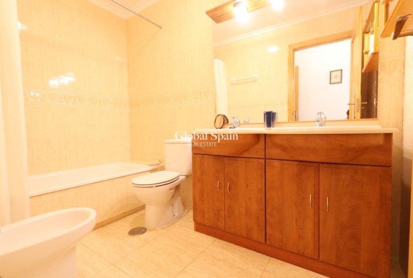 Wederverkoop - APPARTEMENT -
ORIHUELA COSTA - Costa Blanca