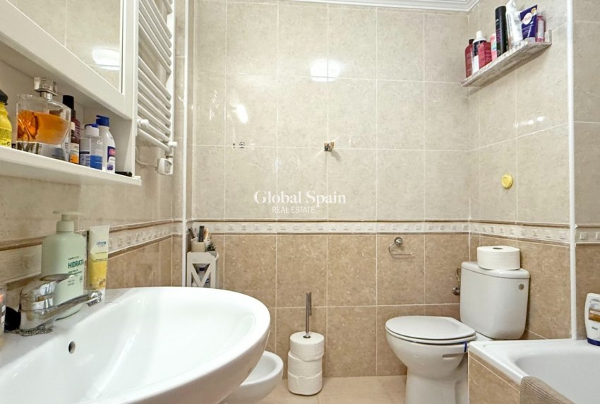 Wederverkoop - APPARTEMENT -
ORIHUELA COSTA - Costa Blanca