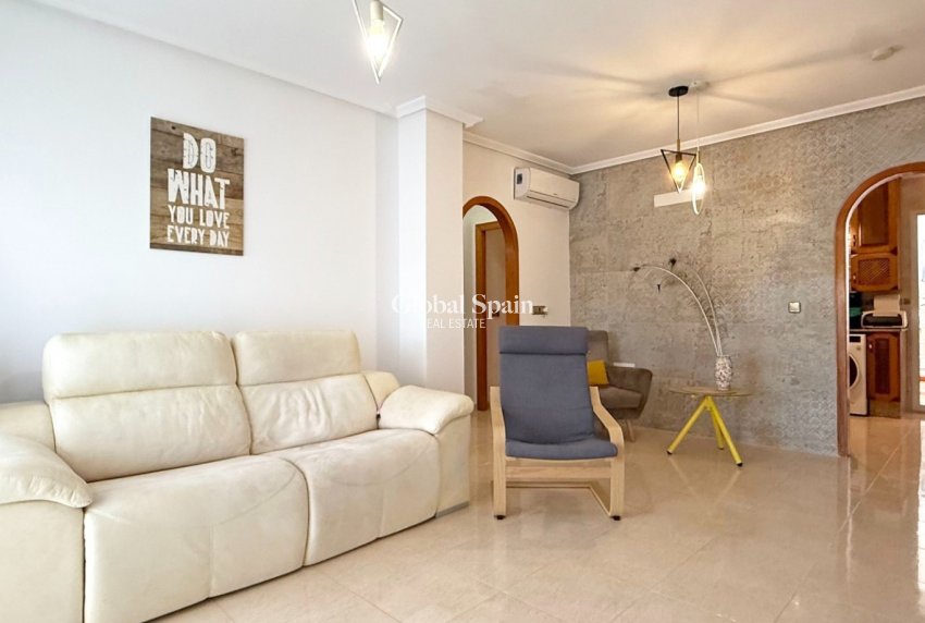 Wederverkoop - APPARTEMENT -
ORIHUELA COSTA - Costa Blanca