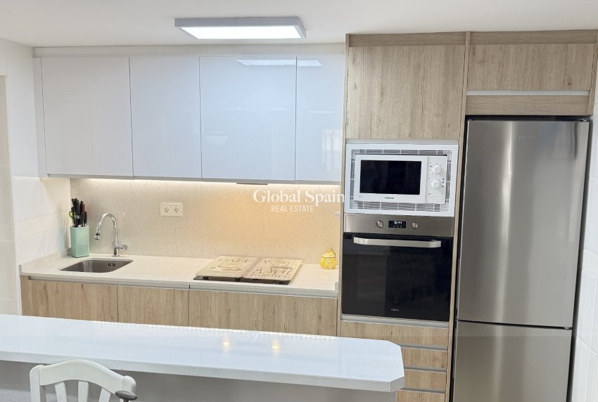 Wederverkoop - APPARTEMENT -
ORIHUELA COSTA - Costa Blanca