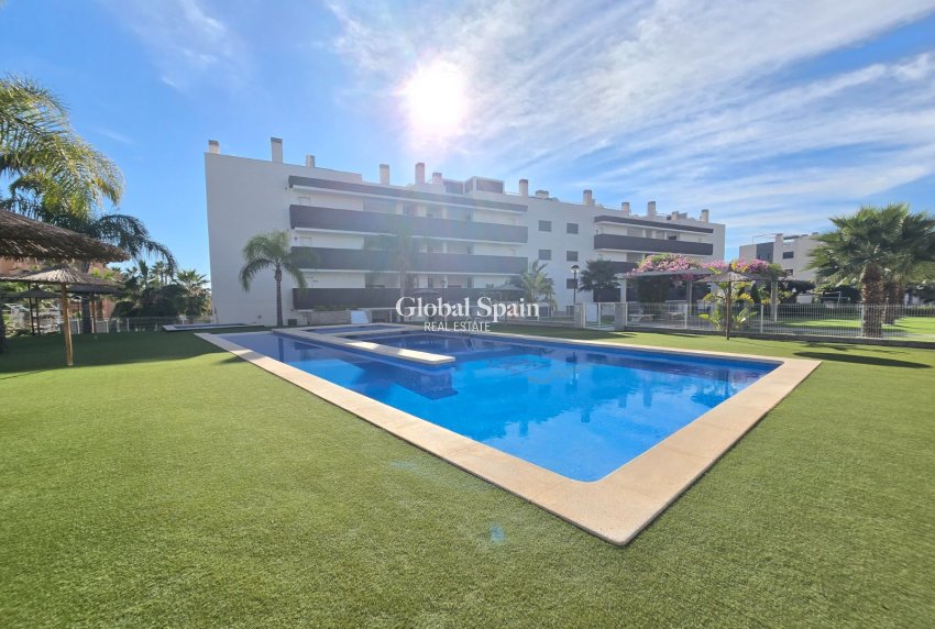 Wederverkoop - APPARTEMENT -
ORIHUELA COSTA - Costa Blanca