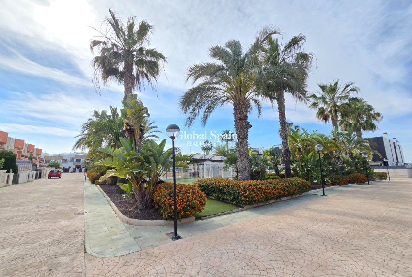 Wederverkoop - APPARTEMENT -
ORIHUELA COSTA - Costa Blanca
