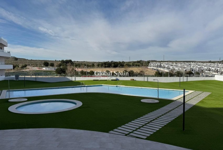 Wederverkoop - APPARTEMENT -
ORIHUELA COSTA - Costa Blanca