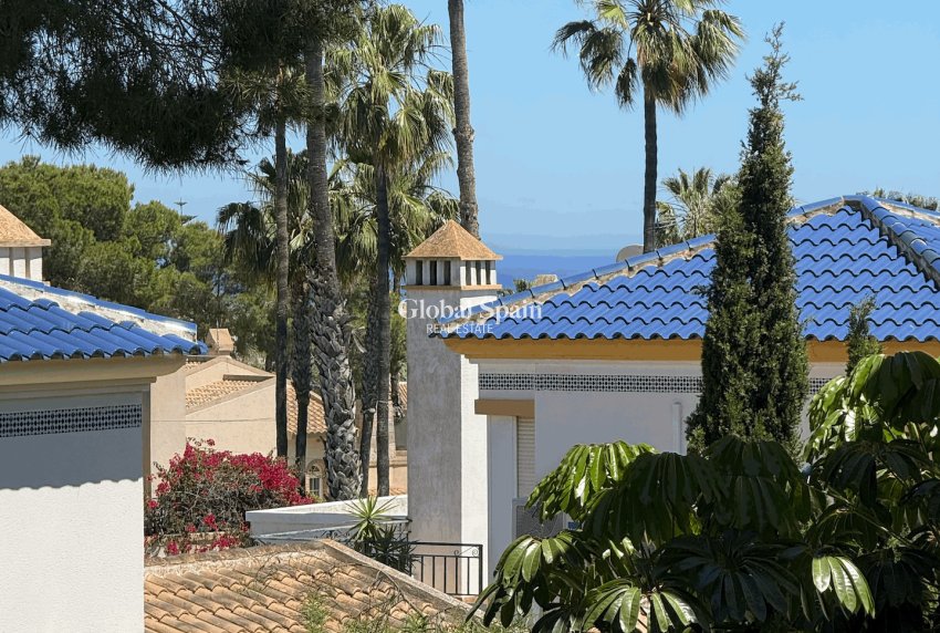 Wederverkoop - APPARTEMENT -
ORIHUELA COSTA - Costa Blanca
