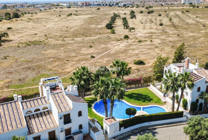 Wederverkoop - APPARTEMENT -
ORIHUELA COSTA - Costa Blanca