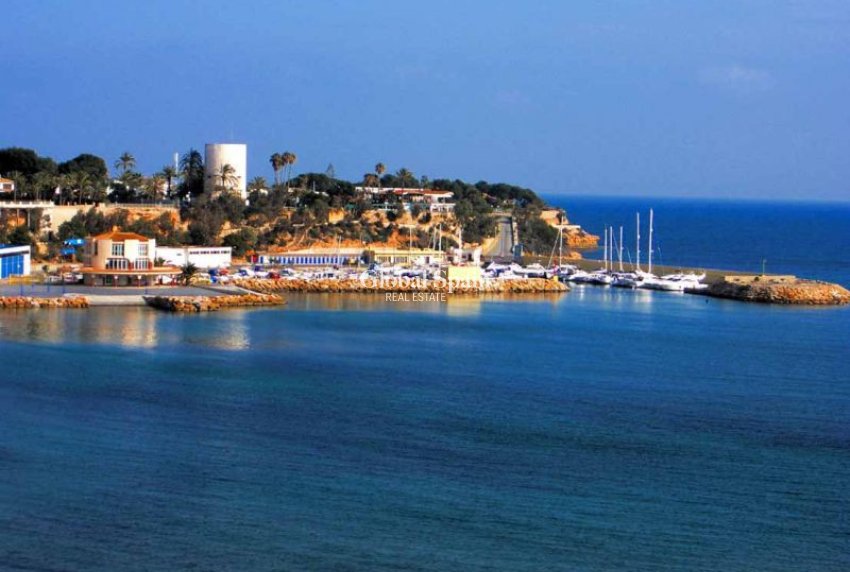 Wederverkoop - APPARTEMENT -
ORIHUELA COSTA - Costa Blanca