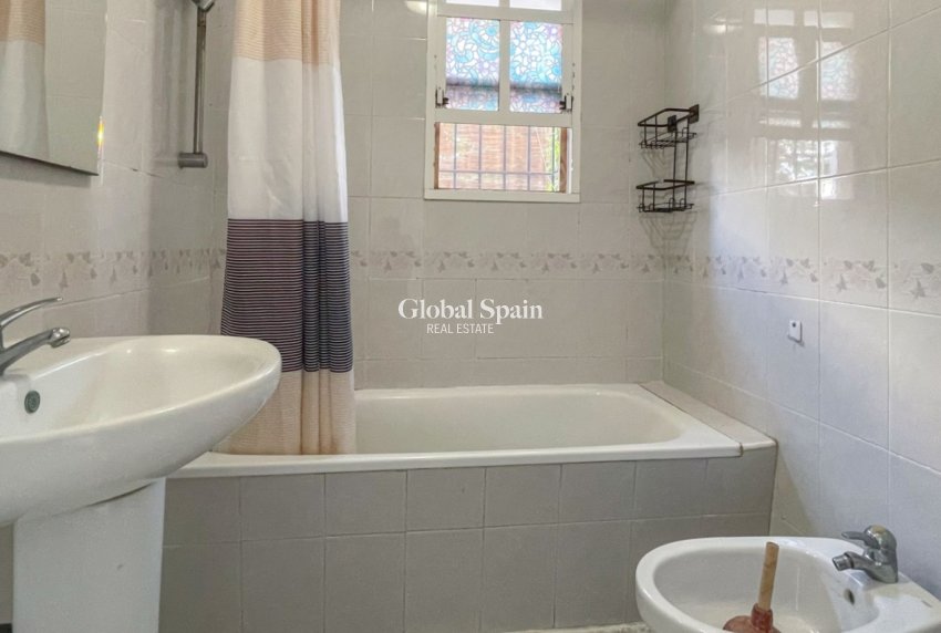 Wederverkoop - APPARTEMENT -
ORIHUELA COSTA - Costa Blanca