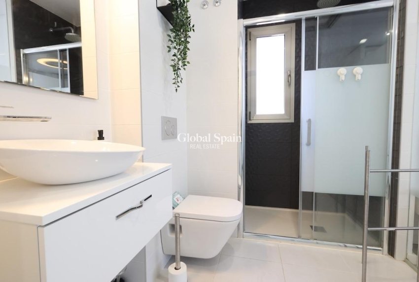 Wederverkoop - APPARTEMENT -
ORIHUELA COSTA - Costa Blanca