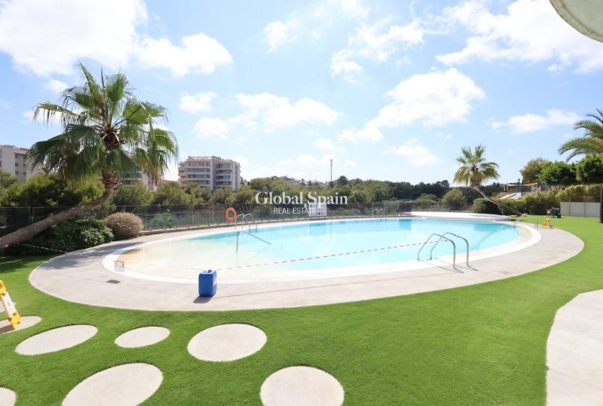 Wederverkoop - APPARTEMENT -
ORIHUELA COSTA - Costa Blanca