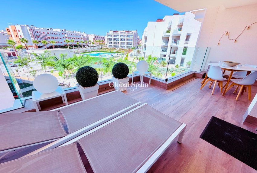 Wederverkoop - APPARTEMENT -
ORIHUELA COSTA - Costa Blanca