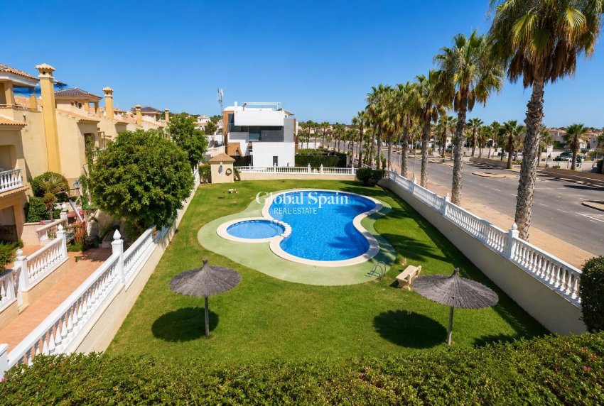 Wederverkoop - APPARTEMENT -
ORIHUELA COSTA - Costa Blanca