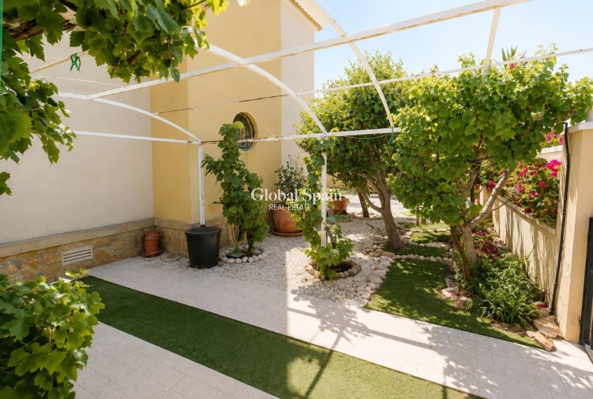 Wederverkoop - APPARTEMENT -
ORIHUELA COSTA - Costa Blanca