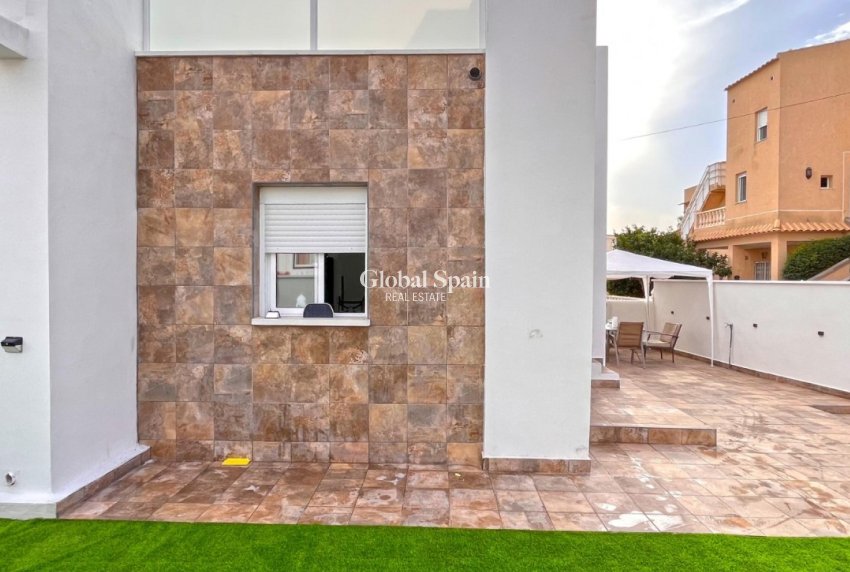 Wederverkoop - APPARTEMENT -
ORIHUELA COSTA - Costa Blanca