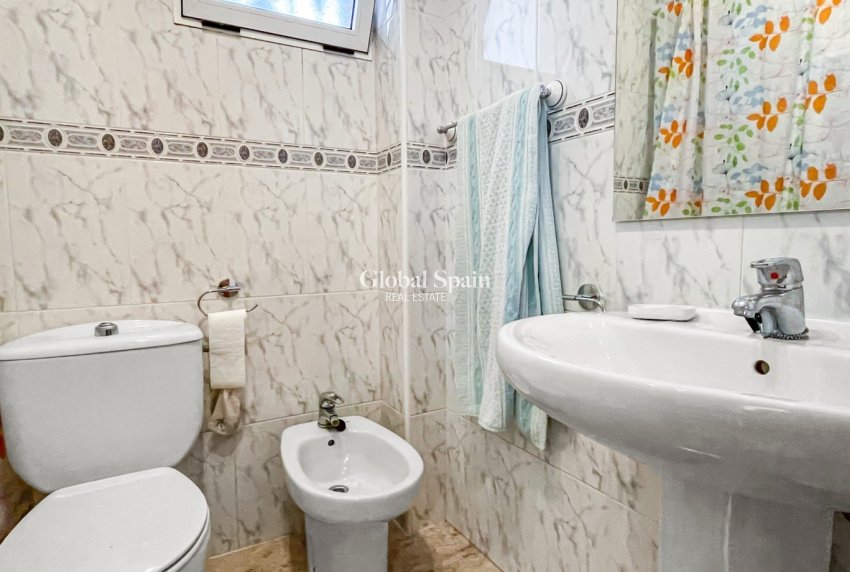 Wederverkoop - APPARTEMENT -
ORIHUELA COSTA - Costa Blanca