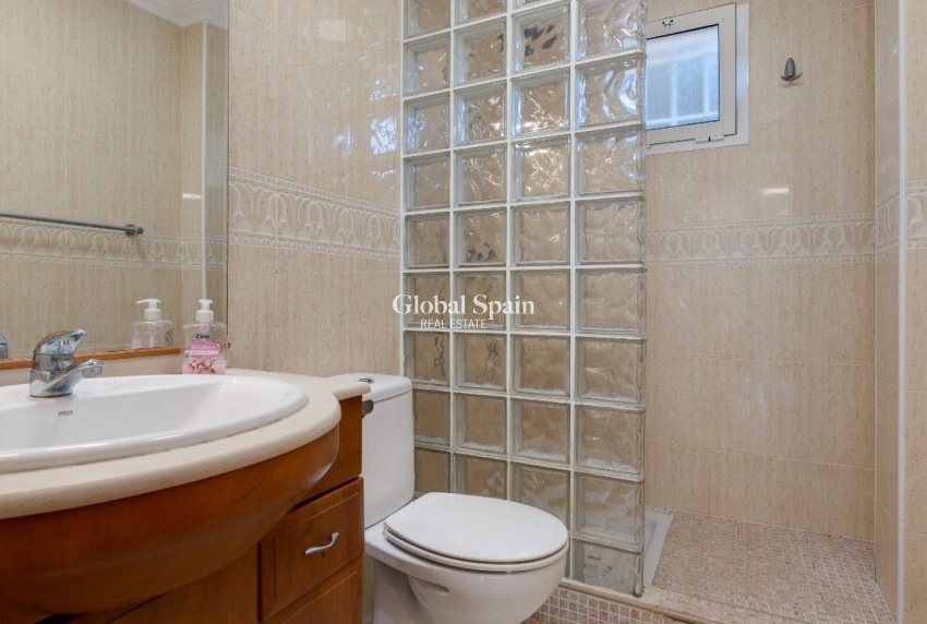 Wederverkoop - APPARTEMENT -
ORIHUELA COSTA - Costa Blanca