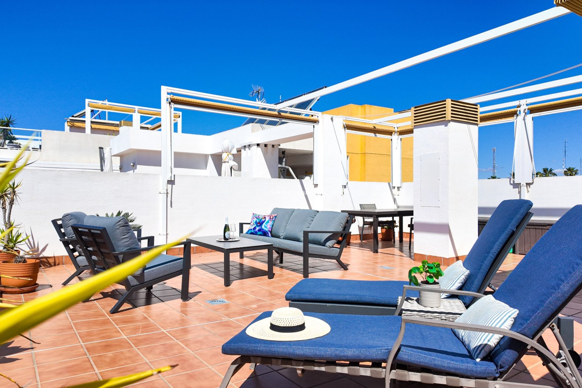 Wederverkoop - APPARTEMENT -
ORIHUELA COSTA - Costa Blanca