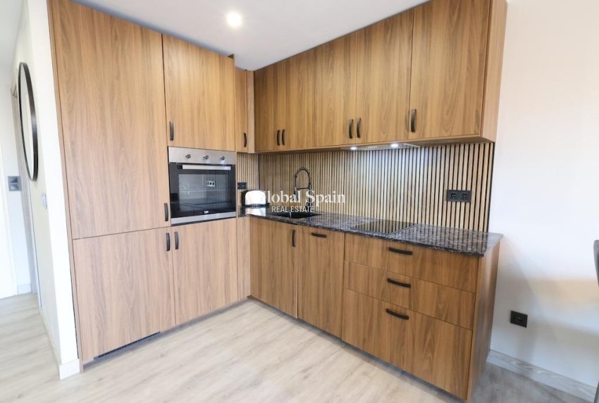 Wederverkoop - APPARTEMENT -
ORIHUELA COSTA - Costa Blanca