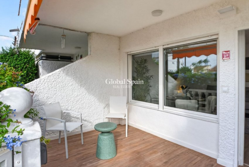 Wederverkoop - APPARTEMENT -
ORIHUELA COSTA - Costa Blanca