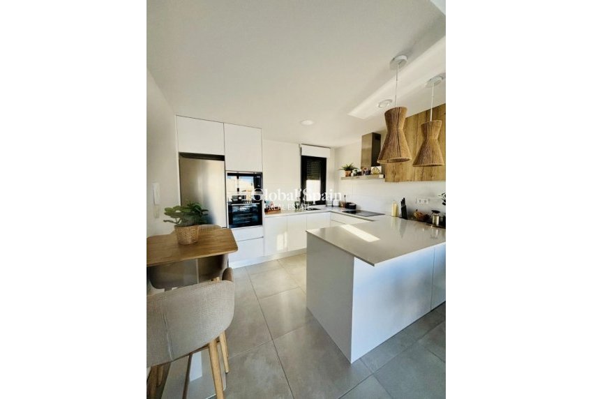 Wederverkoop - APPARTEMENT -
ORIHUELA COSTA - Inland