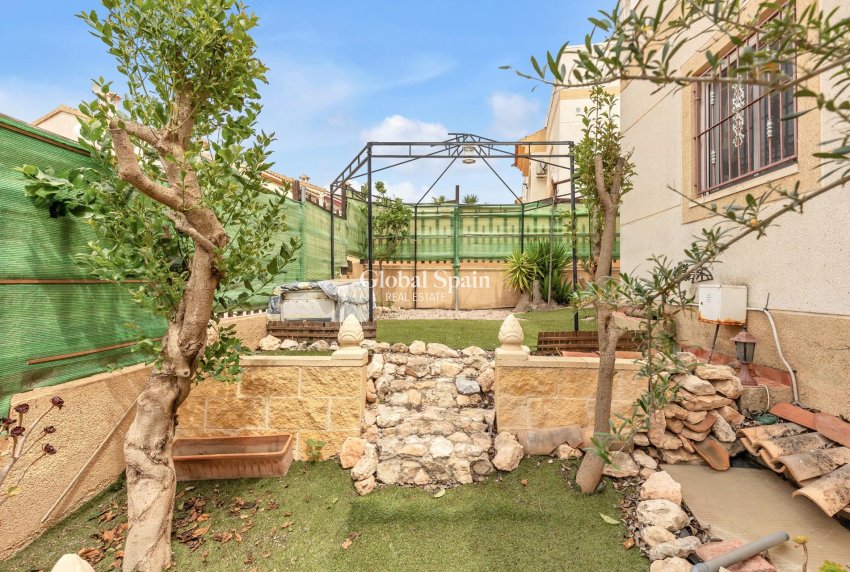 Wederverkoop - APPARTEMENT -
ORIHUELA COSTA - La Florida