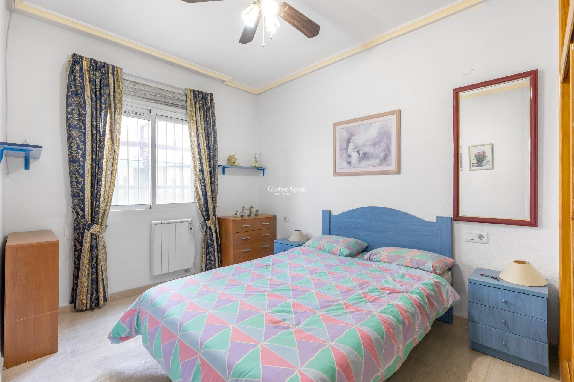 Wederverkoop - APPARTEMENT -
ORIHUELA COSTA - La Florida