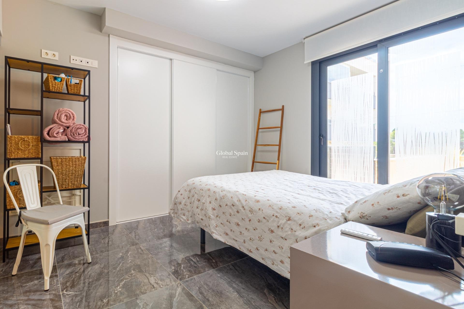 Wederverkoop - Appartement -
ORIHUELA COSTA - La Florida