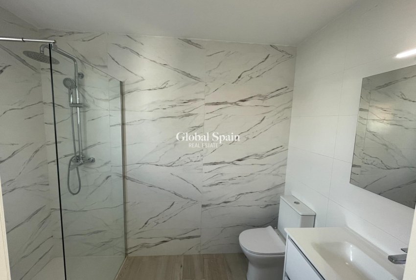 Wederverkoop - APPARTEMENT -
ORIHUELA COSTA - La Regia