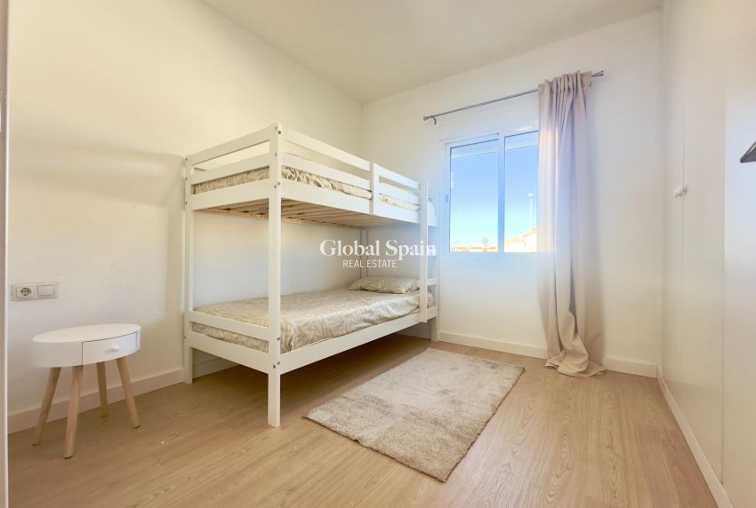 Wederverkoop - APPARTEMENT -
ORIHUELA COSTA - La Regia