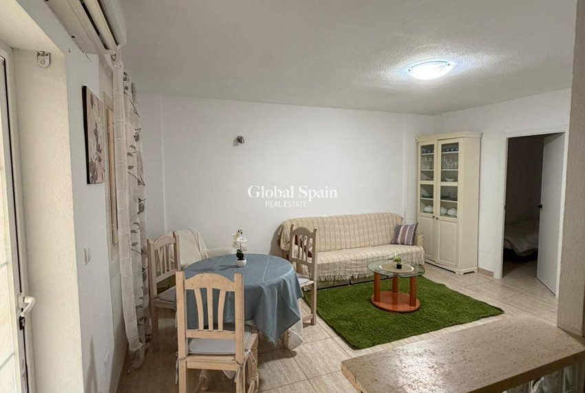 Wederverkoop - APPARTEMENT -
ORIHUELA COSTA - La Regia