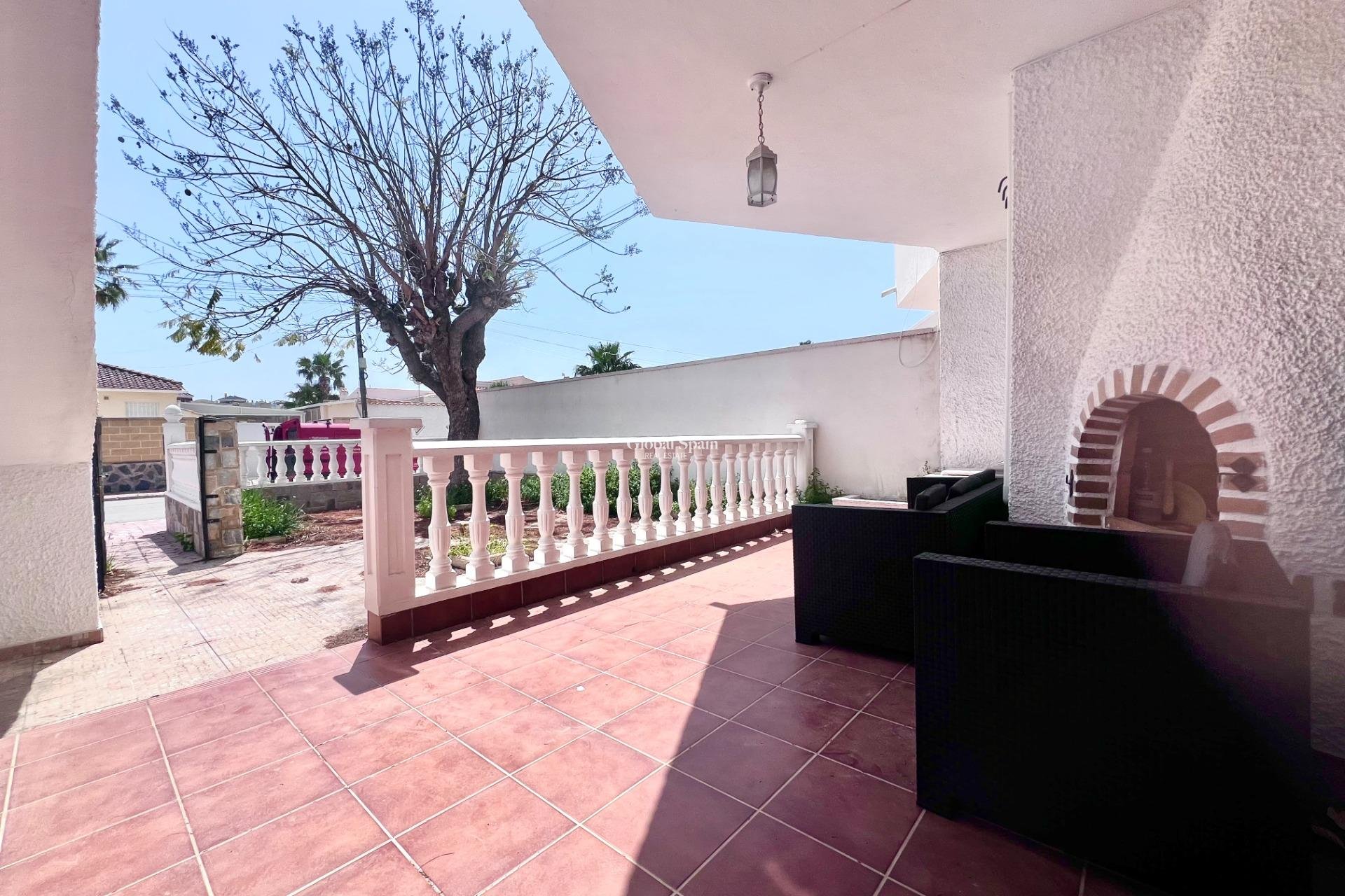 Wederverkoop - APPARTEMENT -
ORIHUELA COSTA - La Regia