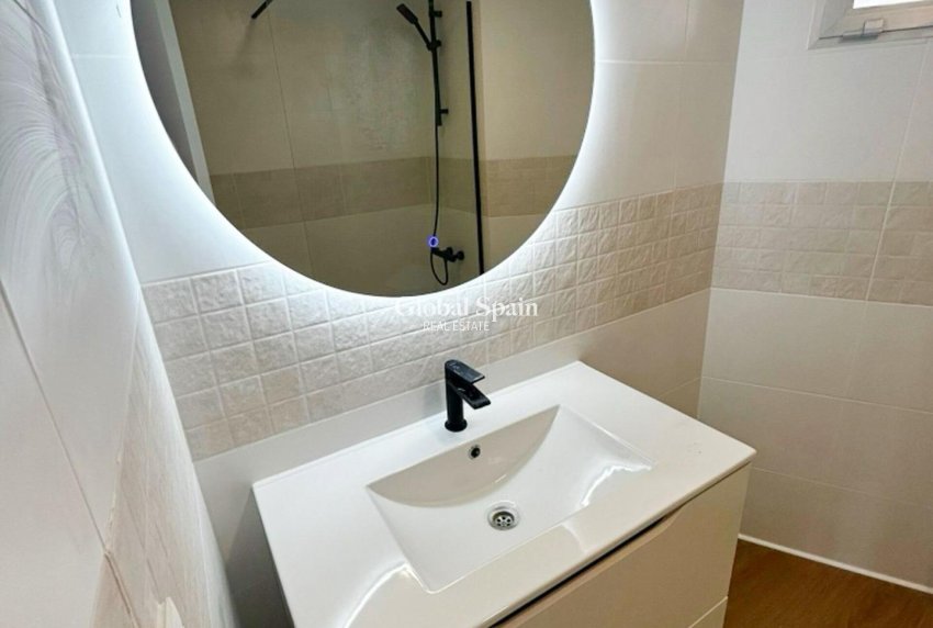 Wederverkoop - APPARTEMENT -
ORIHUELA COSTA - La Regia