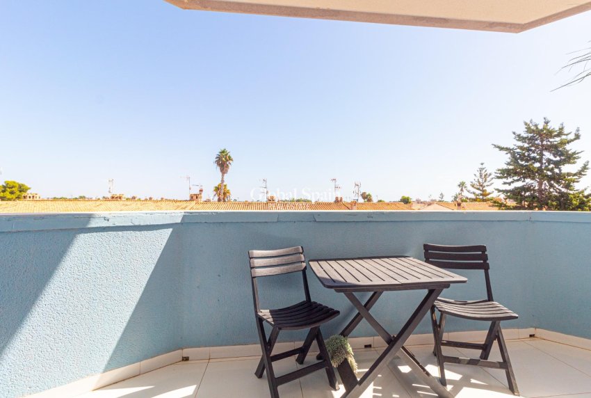 Wederverkoop - APPARTEMENT -
ORIHUELA COSTA - La Regia