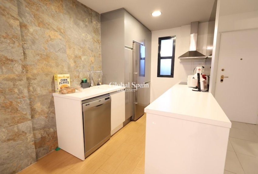 Wederverkoop - APPARTEMENT -
ORIHUELA COSTA - La Zenia