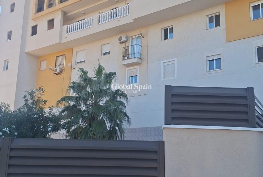 Wederverkoop - APPARTEMENT -
ORIHUELA COSTA - La Zenia