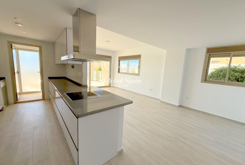 Wederverkoop - APPARTEMENT -
ORIHUELA COSTA - La Zenia