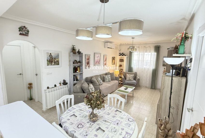Wederverkoop - APPARTEMENT -
ORIHUELA COSTA - La Zenia