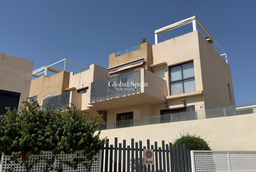 Wederverkoop - APPARTEMENT -
ORIHUELA COSTA - La Zenia