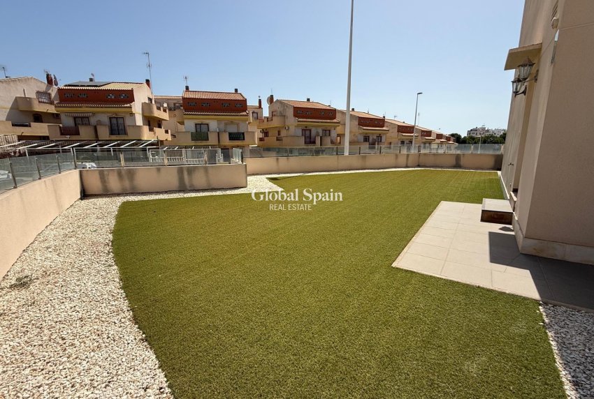 Wederverkoop - APPARTEMENT -
ORIHUELA COSTA - La Zenia