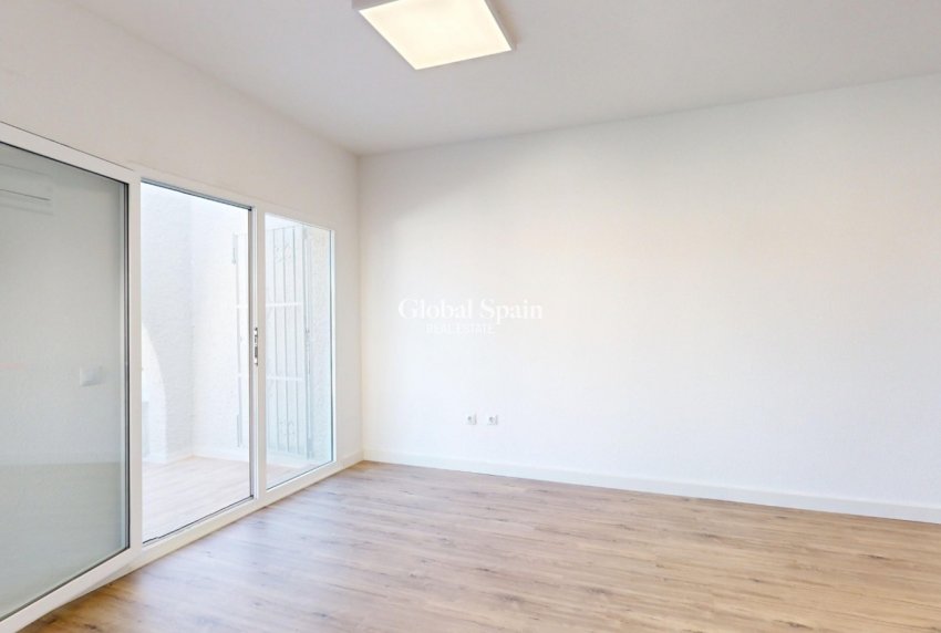 Wederverkoop - APPARTEMENT -
ORIHUELA COSTA - Las Filipinas