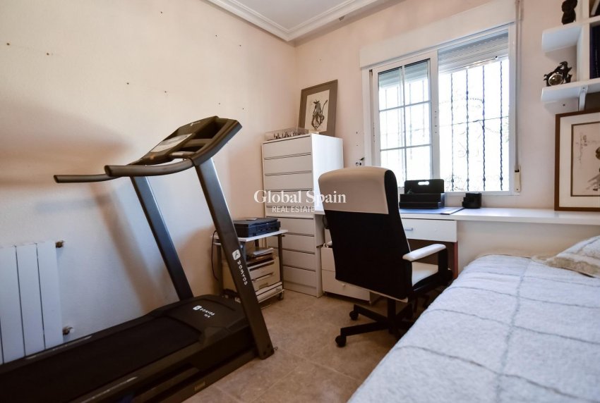 Wederverkoop - APPARTEMENT -
ORIHUELA COSTA - Las Filipinas