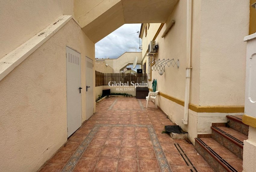 Wederverkoop - APPARTEMENT -
ORIHUELA COSTA - Los Almendros-la Florida