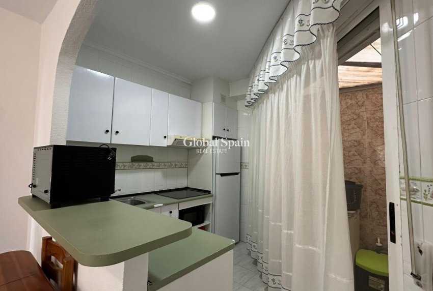 Wederverkoop - APPARTEMENT -
ORIHUELA COSTA - Los Almendros-la Florida